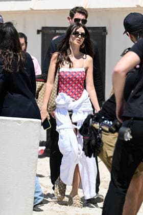 Cannes - Emily Ratajkowski Beach Photoshoot Emily Ratajkowski, also known as Emrata, during a photo shoot on the beach in Cannes, France, on May 21, 2025, as part of the 78th Cannes Film Festival. Photo by Florian Poitout ABACAPRESS.COM Cannes France  Copyright: xPoitoutxFlorian ABACAx