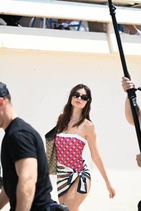 Cannes - Emily Ratajkowski Beach Photoshoot Emily Ratajkowski, also known as Emrata, during a photo shoot on the beach in Cannes, France, on May 21, 2025, as part of the 78th Cannes Film Festival. Photo by Florian Poitout ABACAPRESS.COM Cannes France  Copyright: xPoitoutxFlorian ABACAx