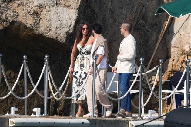 Cannes - Sofia Vergara At Eden Roc Sofia Vergara leaves the Eden Roc hotel with a friend during the Cannes Film Festival, Cap d Antibes, France on May 21, 2025. Photo by ABACAPRESS.COM Cap d Antibes France  Copyright: xABACAx