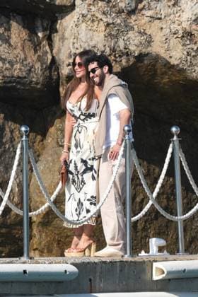 Cannes - Sofia Vergara At Eden Roc Sofia Vergara leaves the Eden Roc hotel with a friend during the Cannes Film Festival, Cap d Antibes, France on May 21, 2025. Photo by ABACAPRESS.COM Cap d Antibes France  Copyright: xABACAx