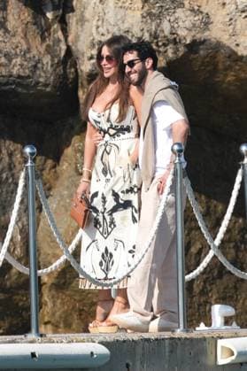 Cannes - Sofia Vergara At Eden Roc Sofia Vergara leaves the Eden Roc hotel with a friend during the Cannes Film Festival, Cap d Antibes, France on May 21, 2025. Photo by ABACAPRESS.COM Cap d Antibes France  Copyright: xABACAx