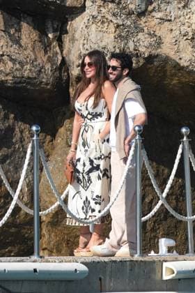 Cannes - Sofia Vergara At Eden Roc Sofia Vergara leaves the Eden Roc hotel with a friend during the Cannes Film Festival, Cap d Antibes, France on May 21, 2025. Photo by ABACAPRESS.COM Cap d Antibes France  Copyright: xABACAx