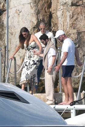 Cannes - Sofia Vergara At Eden Roc Sofia Vergara leaves the Eden Roc hotel with a friend during the Cannes Film Festival, Cap d Antibes, France on May 21, 2025. Photo by ABACAPRESS.COM Cap d Antibes France  Copyright: xABACAx