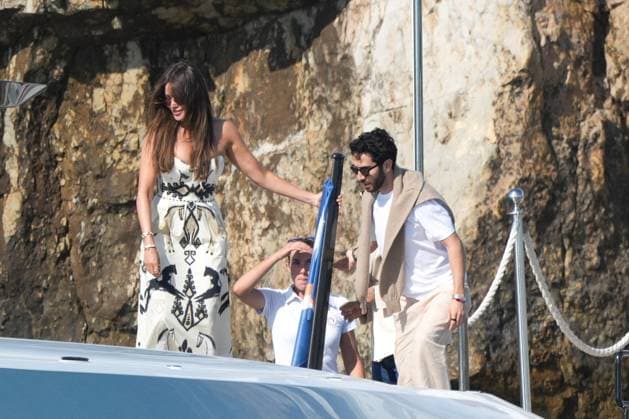 Cannes - Sofia Vergara At Eden Roc Sofia Vergara leaves the Eden Roc hotel with a friend during the Cannes Film Festival, Cap d Antibes, France on May 21, 2025. Photo by ABACAPRESS.COM Cap d Antibes France  Copyright: xABACAx