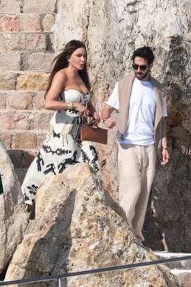 Cannes - Sofia Vergara At Eden Roc Sofia Vergara leaves the Eden Roc hotel with a friend during the Cannes Film Festival, Cap d Antibes, France on May 21, 2025. Photo by ABACAPRESS.COM Cap d Antibes France  Copyright: xABACAx
