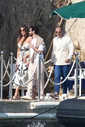 Cannes - Sofia Vergara At Eden Roc Sofia Vergara leaves the Eden Roc hotel with a friend during the Cannes Film Festival, Cap d Antibes, France on May 21, 2025. Photo by ABACAPRESS.COM Cap d Antibes France  Copyright: xABACAx