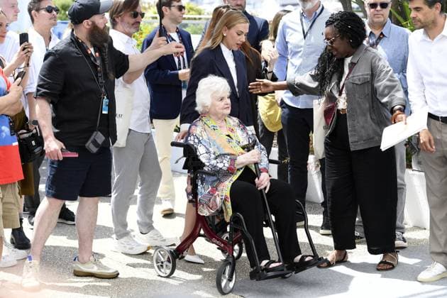 June Squibb at the Eleanor the Great Photocall in Cannes on 21 05 2025