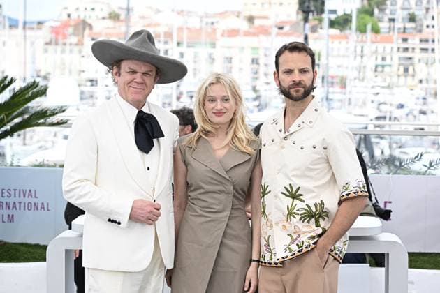 Cannes - Cannes Testa o Croce? Photocall John C. Reilly, Nadia Tereszkiewicz and Alessandro Borghi at the Testa o Croce? (Heads or Tails?) photocall in Cannes, France, on May 22, 2025, for the Un Certain Regard section of the 78th Cannes Film Festival. Photo by David Niviere ABACAPRESS.COM Cannes France  Copyright: xNivierexDavid ABACAPRESS.COMx
