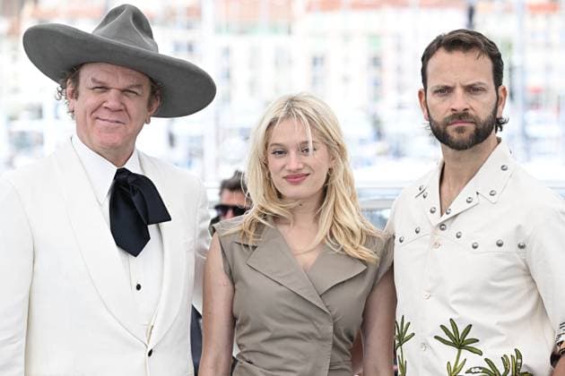 Cannes - Cannes Testa o Croce? Photocall John C. Reilly, Nadia Tereszkiewicz and Alessandro Borghi at the Testa o Croce? (Heads or Tails?) photocall in Cannes, France, on May 22, 2025, for the Un Certain Regard section of the 78th Cannes Film Festival. Photo by David Niviere ABACAPRESS.COM Cannes France  Copyright: xNivierexDavid ABACAPRESS.COMx