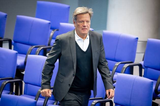 German Bundestag, 7 plenary session Robert Habeck Gruene on the way in the plenary at the 7 session of the German Bundestag in Berlin, 22 05 2025 Berlin Berlin Germany