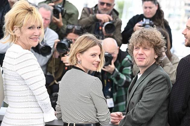 Cannes - Connemara Photocall Clementine Celarie, Melanie Thierry, and Alex Lutz at the Connemara photocall in Cannes, France, on May 22, 2025, for the Cannes Premiere section of the 78th Cannes Film Festival. Photo by David NiviereABACAPRESS.COM Cannes Provence-Alpes-Cote d Azur France  Copyright: xNivierexDavid ABACAPRESS.COMx