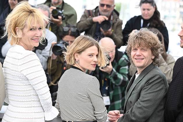 Cannes - Connemara Photocall Clementine Celarie, Melanie Thierry, and Alex Lutz at the Connemara photocall in Cannes, France, on May 22, 2025, for the Cannes Premiere section of the 78th Cannes Film Festival. Photo by David NiviereABACAPRESS.COM Cannes Provence-Alpes-Cote d Azur France  Copyright: xNivierexDavid ABACAPRESS.COMx