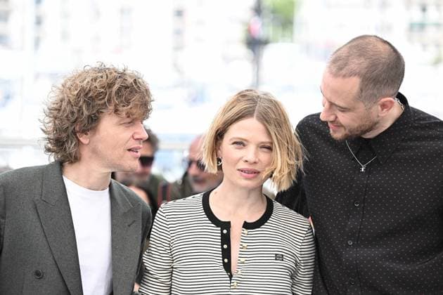Cannes - Connemara Photocall Alex Lutz, Melanie Thierry, and Bastien Bouillon at the Connemara photocall in Cannes, France, on May 22, 2025, for the Cannes Premiere section of the 78th Cannes Film Festival. Photo by David NiviereABACAPRESS.COM Cannes Provence-Alpes-Cote d Azur France  Copyright: xNivierexDavid ABACAPRESS.COMx