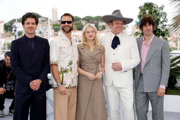 Alessio Rigo de Righi, Alessandro Borghi, Nadia Tereszkiewicz, John C Reilly and Matteo Zoppis at the photocall for the feature film Testa o croce Heads or Tails at the Festival de Cannes 2025 78 Cannes International Film Festival at the Palais des Festivals Cannes, 22 05 2025 Foto:xD.xBedrosianx xFuturexImagex tails_5513