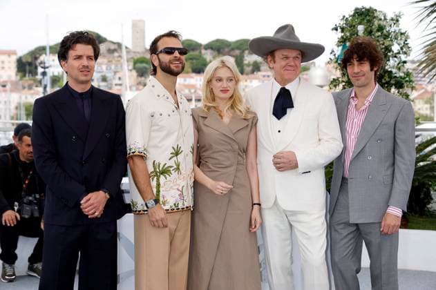 Alessio Rigo de Righi, Alessandro Borghi, Nadia Tereszkiewicz, John C Reilly and Matteo Zoppis at the photocall for the feature film Testa o croce Heads or Tails at the Festival de Cannes 2025 78 Cannes International Film Festival at the Palais des Festivals Cannes, 22 05 2025 Foto:xD.xBedrosianx xFuturexImagex tails_5514