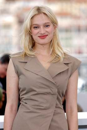 Nadia Tereszkiewicz at the photocall for the feature film Testa o croce Heads or Tails at the Festival de Cannes 2025 78 Cannes International Film Festival at the Palais des Festivals Cannes, 22 05 2025 Foto:xD.xBedrosianx xFuturexImagex tails_5530