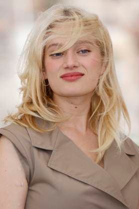 Nadia Tereszkiewicz at the photocall for the feature film Testa o croce Heads or Tails at the Festival de Cannes 2025 78 Cannes International Film Festival at the Palais des Festivals Cannes, 22 05 2025 Foto:xD.xBedrosianx xFuturexImagex tails_5533