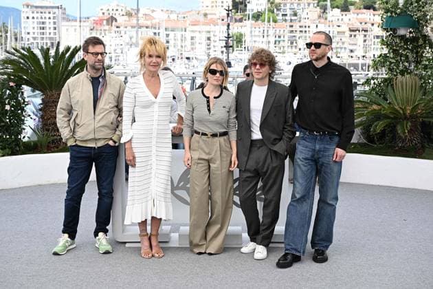 Cannes - Connemara Photocall Nicolas Mathieu, Clementine Celarie, Melanie Thierry, Alex Lutz and Bastien Bouillon at the Connemara photocall in Cannes, France, on May 22, 2025, for the Cannes Premiere section of the 78th Cannes Film Festival. Photo by David NiviereABACAPRESS.COM Cannes Provence-Alpes-Cote d Azur France  Copyright: xNivierexDavid ABACAPRESS.COMx