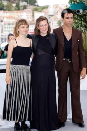Llucia Garcia, Carla Simon and Mitch Martin at the photocall for the movie Romeria at the Festival de Cannes 2025 78 Cannes International Film Festival at the Palais des Festivals Cannes, 22 05 2025 Foto:xD.xBedrosianx xFuturexImagex romeria_5526