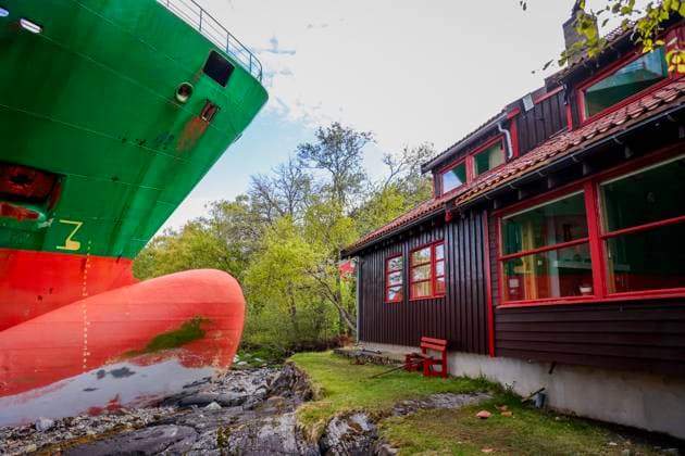 Container ship ground support in Trondheimsfjorden Trondheim 20250522. A 135-meter-long container ship ran aground almost hitting a house in the Trondheimsfjord outside Byneset night to Thursday May 22. 2025. Photo: Jan Langhaug NTB Trondheim Norway oBUxlv4gAl4 EDITORIAL USE ONLY Ref:_BNCoBUxlv4gAl4.jpg *** Container ship ground support in Trondheimsfjorden Trondheim 20250522 A 135 meter long container ship ran aground almost hitting a house in the Trondheimsfjord outside Byneset night to Thursday May 22 2025 Photo Jan Langhaug NTB Trondheim Norway oBUxlv4gAl4 EDITORIAL USE ONLY Ref BNCoBUxlv4gAl4 jpg  Copyright: xJanxLanghaugx xNTBx