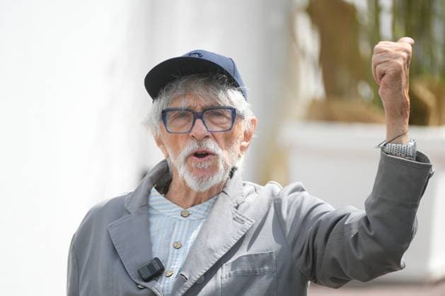 Internationale Filmfestspiele von Cannes, L Homme qui a vu l ours qui a vu l homme Photocall Pierre Richard arrives at the photocall for the film LHomme qui a vu lours qui a vu lhomme during the 78th Cannes International Film Festival Pierre Richard arrives at the photocall for the film LHomme qui a vu lours qui a vu lhomme during the 78th Cannes International Film Festival on May 22, 2025 Lionel Urman Bestimage Pierre Richard arrives at the photocall for the film LHomme qui a vu lours qui a vu lhomme during the 78th Cannes International Film Festival on May 22, 2025 Cannes France  Copyright: xLIONELxURMANxx xBESTIMAGExLIONELxURMANxx xBESTIMAGEx