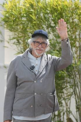 Internationale Filmfestspiele von Cannes, L Homme qui a vu l ours qui a vu l homme Photocall Pierre Richard arrives at the photocall for the film LHomme qui a vu lours qui a vu lhomme during the 78th Cannes International Film Festival Pierre Richard arrives at the photocall for the film LHomme qui a vu lours qui a vu lhomme during the 78th Cannes International Film Festival on May 22, 2025 Lionel Urman Bestimage Pierre Richard arrives at the photocall for the film LHomme qui a vu lours qui a vu lhomme during the 78th Cannes International Film Festival on May 22, 2025 Cannes France  Copyright: xLIONELxURMANxx xBESTIMAGExLIONELxURMANxx xBESTIMAGEx