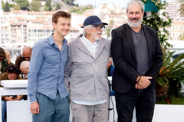 Timi Joy Marbot, Pierre Richard and Gustave Kervern at the photocall for the feature film L homme qui a vu l ours qui a vu l homme The Man Who Saw the Bear at the Festival de Cannes 2025 78 Cannes International Film Festival at the Palais des Festivals Cannes, 22 05 2025 Foto:xD.xBedrosianx xFuturexImagex homme_5502