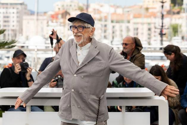 Photocall for LHomme qui a vu lours qui a vu lhomme at the 78th Cannes International Film Festival Pierre Richard Photocall for LHomme qui a vu lours qui a vu lhomme at the 78th Cannes International Film Festival, May 22, 2025 Jacovides Moreau Bestimage Photocall for LHomme qui a vu lours qui a vu lhomme at the 78th Cannes International Film Festival Cannes France  Copyright: xJACOVIDES-MOREAUx xBESTIMAGExJACOVIDES-MOREAUx xBESTIMAGEx