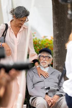 Photocall for LHomme qui a vu lours qui a vu lhomme at the 78th Cannes International Film Festival Pierre Richard and his wife Ceyla Lacerda Photocall for LHomme qui a vu lours qui a vu lhomme at the 78th Cannes International Film Festival, May 22, 2025 Jacovides Moreau Bestimage Photocall for LHomme qui a vu lours qui a vu lhomme at the 78th Cannes International Film Festival Cannes France  Copyright: xJACOVIDES-MOREAUx xBESTIMAGExJACOVIDES-MOREAUx xBESTIMAGEx