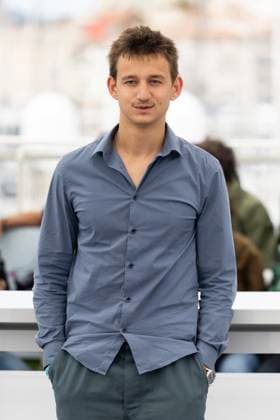Photocall for LHomme qui a vu lours qui a vu lhomme at the 78th Cannes International Film Festival Timi Joy Marbot Photocall for LHomme qui a vu lours qui a vu lhomme at the 78th Cannes International Film Festival, May 22, 2025 Jacovides Moreau Bestimage Photocall for LHomme qui a vu lours qui a vu lhomme at the 78th Cannes International Film Festival Cannes France  Copyright: xJACOVIDES-MOREAUx xBESTIMAGExJACOVIDES-MOREAUx xBESTIMAGEx