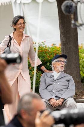 Photocall for LHomme qui a vu lours qui a vu lhomme at the 78th Cannes International Film Festival Pierre Richard and his wife Ceyla Lacerda Photocall for LHomme qui a vu lours qui a vu lhomme at the 78th Cannes International Film Festival, May 22, 2025 Jacovides Moreau Bestimage Photocall for LHomme qui a vu lours qui a vu lhomme at the 78th Cannes International Film Festival Cannes France  Copyright: xJACOVIDES-MOREAUx xBESTIMAGExJACOVIDES-MOREAUx xBESTIMAGEx