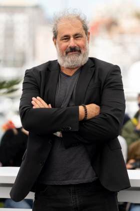 Photocall for LHomme qui a vu lours qui a vu lhomme at the 78th Cannes International Film Festival Gustave Kervern Photocall for LHomme qui a vu lours qui a vu lhomme at the 78th Cannes International Film Festival, May 22, 2025 Jacovides Moreau Bestimage Photocall for LHomme qui a vu lours qui a vu lhomme at the 78th Cannes International Film Festival Cannes France  Copyright: xJACOVIDES-MOREAUx xBESTIMAGExJACOVIDES-MOREAUx xBESTIMAGEx