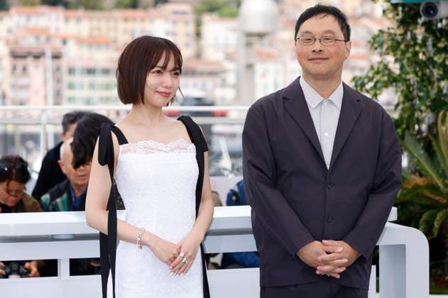 Kyoko Saito and Koji Fukada at the photocall for the feature film Ren ai saiban Love on Trial at the Festival de Cannes 2025 78 Cannes International Film Festival at the Palais des Festivals Cannes, 22 05 2025 Foto:xD.xBedrosianx xFuturexImagex trial_5504