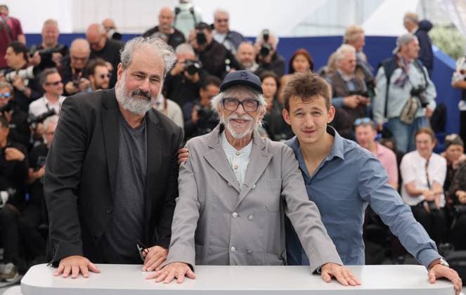 Gustave Kervern, Pierre Richard et Timi Joy Marbot au photocall du film LHomme Qui A Vu LOurs Qui A Vu LHomme lors du 78ème Festival International du Film de Cannes, au Palais des Festivals à Cannes, France, le 22 mai 2025 Jacovides Moreau Bestimage LHomme Qui A Vu LOurs Qui A Vu LHomme Photocall during the 78th Cannes International Film Festival, in Cannes, France, on May 22, 2025 unknown  Copyright: xJACOVIDES-MOREAUx xBESTIMAGExJACOVIDES-MOREAUx xBESTIMAGEx