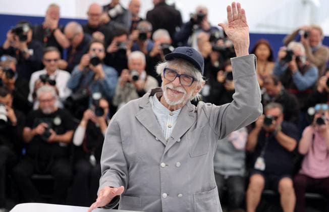 Pierre Richard au photocall du film LHomme Qui A Vu LOurs Qui A Vu LHomme lors du 78ème Festival International du Film de Cannes, au Palais des Festivals à Cannes, France, le 22 mai 2025 Jacovides Moreau Bestimage LHomme Qui A Vu LOurs Qui A Vu LHomme Photocall during the 78th Cannes International Film Festival, in Cannes, France, on May 22, 2025  Copyright: xJACOVIDES-MOREAUx xBESTIMAGExJACOVIDES-MOREAUx xBESTIMAGEx