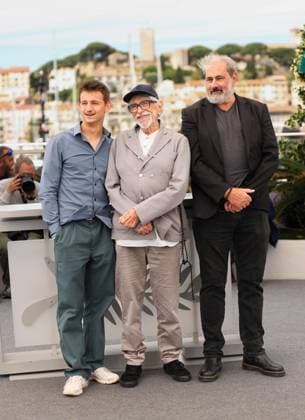 78eme Festival International du Film de Cannes Photocall with cast of Lhomme qui a vu lours qui a vu lhomme 78th International Cannes Film Festival Photocall with cast of Lhomme qui a vu lours qui a vu lhomme movie 444914 2025 05 22 Cannes France Marbot, Timi Joy Richard, Pierre de Kervern, Gustave  Copyright: xIvankaxVoisinx xStarfacex STAR_444914_004