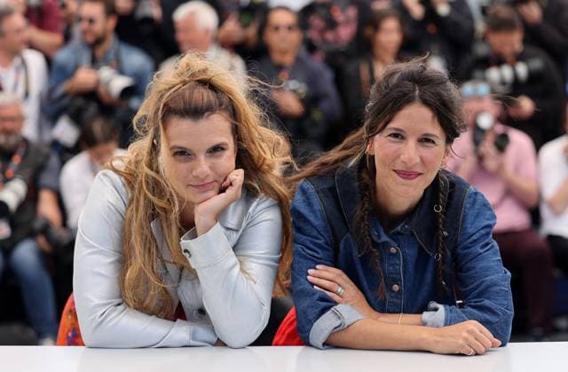 Romane Gueret et Lise Akoka au photocall du film Ma Frère lors du 78ème Festival International du Film de Cannes, au Palais des Festivals à Cannes, France, le 22 mai 2025 Jacovides Moreau Bestimage Ma Frère Photocall during the 78th Cannes International Film Festival, in Cannes, France, on May 22, 2025 unknown  Copyright: xJACOVIDES-MOREAUx xBESTIMAGExJACOVIDES-MOREAUx xBESTIMAGEx