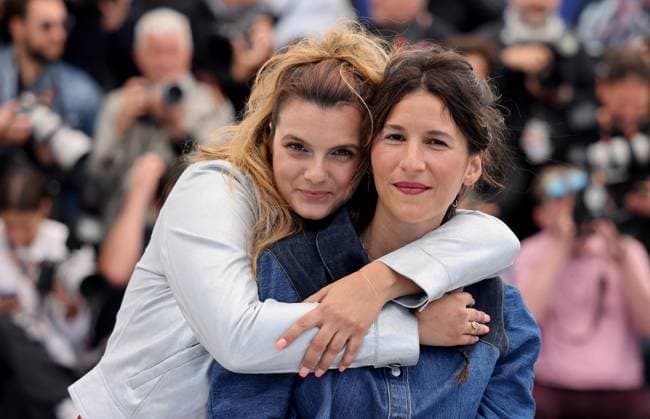 Romane Gueret et Lise Akoka au photocall du film Ma Frère lors du 78ème Festival International du Film de Cannes, au Palais des Festivals à Cannes, France, le 22 mai 2025 Jacovides Moreau Bestimage Ma Frère Photocall during the 78th Cannes International Film Festival, in Cannes, France, on May 22, 2025 unknown  Copyright: xJACOVIDES-MOREAUx xBESTIMAGExJACOVIDES-MOREAUx xBESTIMAGEx