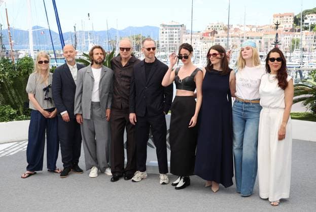 Affeksjonsverdi (Sentimental Value) Photocall at the 78th Annual Cannes Film Festival Andrea Berentsen Ottmar, Eskil Vogt, Anders Danielsen Lie, Stellan Skarsgard, Joachim Trier, Renate Reinsve, Inga Ibsdotter Lilleaas, Elle Fanning and Maria Ekerhovd - Affeksjonsverdi (Sentimental Value) Photocall at the 78th Annual Cannes Film Festival in Cannes, France on May 22, 2025.  Copyright: x Chassery+Courdjix