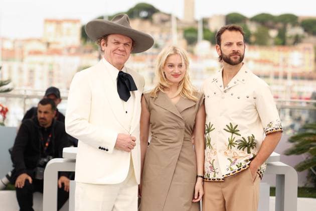 78eme Festival International du Film de Cannes Photocall with cast of Heads or tails 78th International Cannes Film Festival Photocall with cast of Heads or tails movie 444921 2025 05 22 Cannes France Reilly, John C Tereszkiewicz, Nadia Borghi, Alessandro  Copyright: xIvankaxVoisinx xStarfacex STAR_444921_031