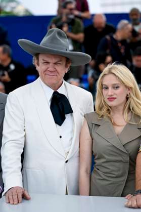 78eme Festival International du Film de Cannes Photocall with cast of Heads or tails 78th International Cannes Film Festival Photocall with cast of Heads or tails movie 444925 2025 05 22 Cannes France Reilly, John C Tereszkiewicz, Nadia  Copyright: xSergexArnalx xStarfacex STAR_444925_001