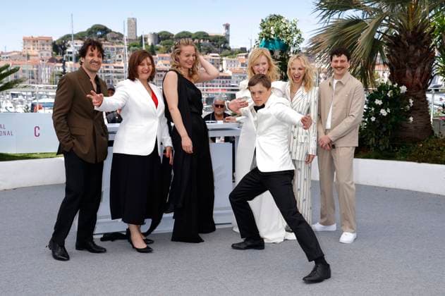Jakub Viktorin, Jana Plodkova, Anna Geislerova, David Vodstrcil, Juliana Brutovska Ol hova, Zuzana Kirchnerova and Giandomenico Cupaiuolo at the photocall for the feature film Karavan Caravan at the Festival de Cannes 2025 78 Cannes International Film Festival at the Palais des Festivals Cannes, 22 05 2025 Foto:xD.xBedrosianx xFuturexImagex caravan_5501