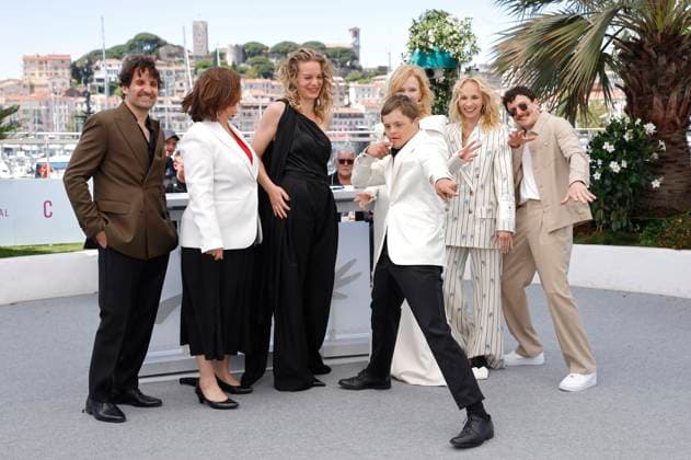 Jakub Viktorin, Jana Plodkova, Anna Geislerova, David Vodstrcil, Juliana Brutovska Ol hova, Zuzana Kirchnerova and Giandomenico Cupaiuolo at the photocall for the feature film Karavan Caravan at the Festival de Cannes 2025 78 Cannes International Film Festival at the Palais des Festivals Cannes, 22 05 2025 Foto:xD.xBedrosianx xFuturexImagex caravan_5502