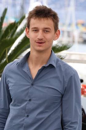 78eme Festival International du Film de Cannes Photocall with cast of the film Lhomme qui a vu lours qui a vu lhomme 78th Cannes Film Festival Photocall with cast of the film Lhomme qui a vu lours qui a vu lhomme Timi Joy Marbot 444937 2025 05 22 Cannes France  Copyright: xIsabellexVautierx xStarfacex STAR_444937_030