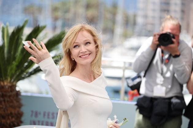 Karavan (Caravan) Photocall at the 78th Annual Cannes Film Festival Anna Geislerova - Karavan (Caravan) Photocall at the 78th Annual Cannes Film Festival in Cannes, France on May 22, 2025.  Copyright: x Chassery+Courdjix