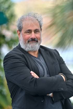 Cannes - L Homme Qui a Vu L ours Qui a Vu L Homme Photocall Gustave de Kervern attend the LHomme Qui A Vu LOurs Qui A Vu LHomme photocall at the 78th annual Cannes Film Festival at Palais des Festivals on May 22, 2025 in Cannes, France. Photo by Franck Castel ABACAPRESS.COM Cannes France  Copyright: xCastelxFranck ABACAx