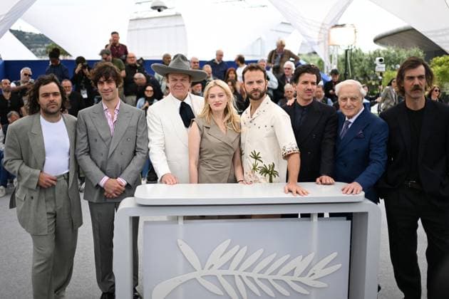 Cannes Heads or Tails Photocall AM John C. Reilly, Nadia Tereszkiewicz, Corrado Martini, Alessio Rigo de Righi, Alessandro Borghi attending the Heads or Tails Photocall in Cannes, France on May 22, 2025 as part of the 78th Cannes Film Festival. Photo by Aurore Marechal ABACAPRESS.COM Cannes France  Copyright: xMarechalxAurore ABACAx