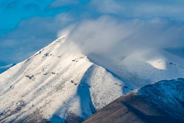 Creative Highlights World Snowy hills obscured with low cloud Bellevue,Idaho,USA, 02.07.2024, ,property released TTBB_tbs513746.jpg, Hill,Snow,Cloud,Sunlight,Landscape,Mountain,Winter,Nature,Mountain Peak,Mountain Range,Ice,Sky,Scenics,Cold Temperature,Season,No People,Outdoors,Day,Horizontal,Bellevue,Idaho,Usa Copyright: xTetraxImagesx