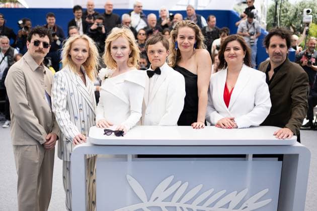Cannes Caravan Photocall AM Giandomenico Cupaiuolo, Juliana Brutovská Ol hova, Jana Plodkova, Zuzana Kirchnerova, Anna Geislerova, David Vodstrcil, Jakub Viktorin attending the Karavan (Caravan) Photocall in Cannes, France on May 22, 2025 as part of the 78th Cannes Film Festival. Photo by Aurore Marechal ABACAPRESS.COM Cannes France  Copyright: xMarechalxAurore ABACAx