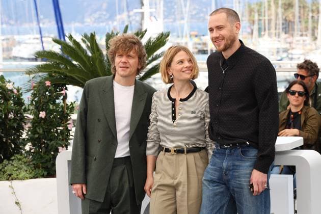 78eme Festival International du Film de Cannes Photocall du film Connemara 78th Cannes Film Festival Photocall with cast of the film Connemara Alex Lutz, Melanie Thierry and Bastien Bouillon 444947 2025 05 22 Cannes France  Copyright: xIsabellexVautierx xStarfacex STAR_444947_007